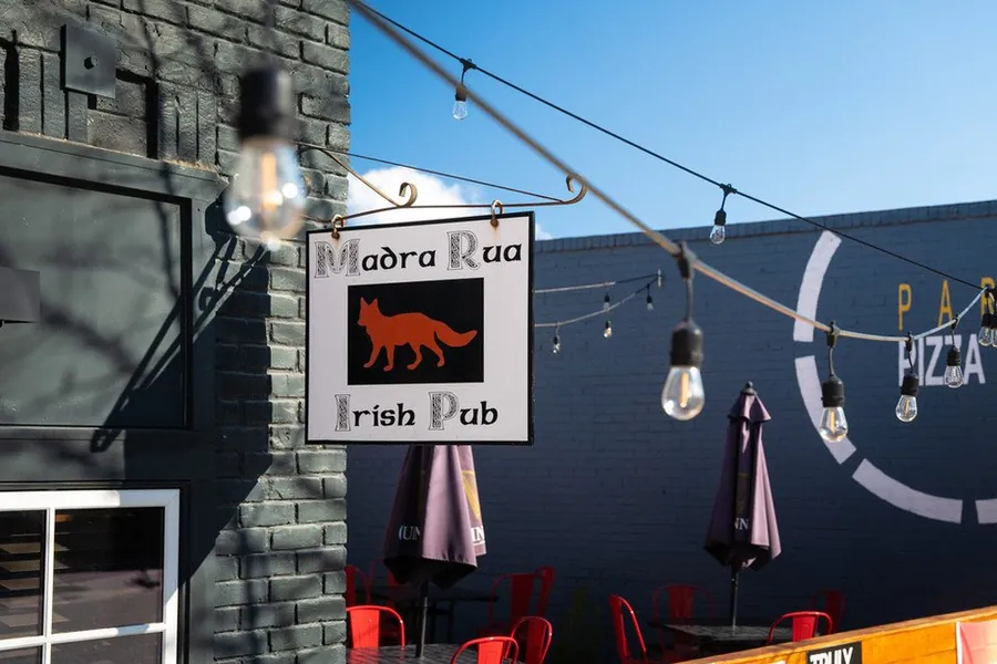 Madra Rua Irish Pub
